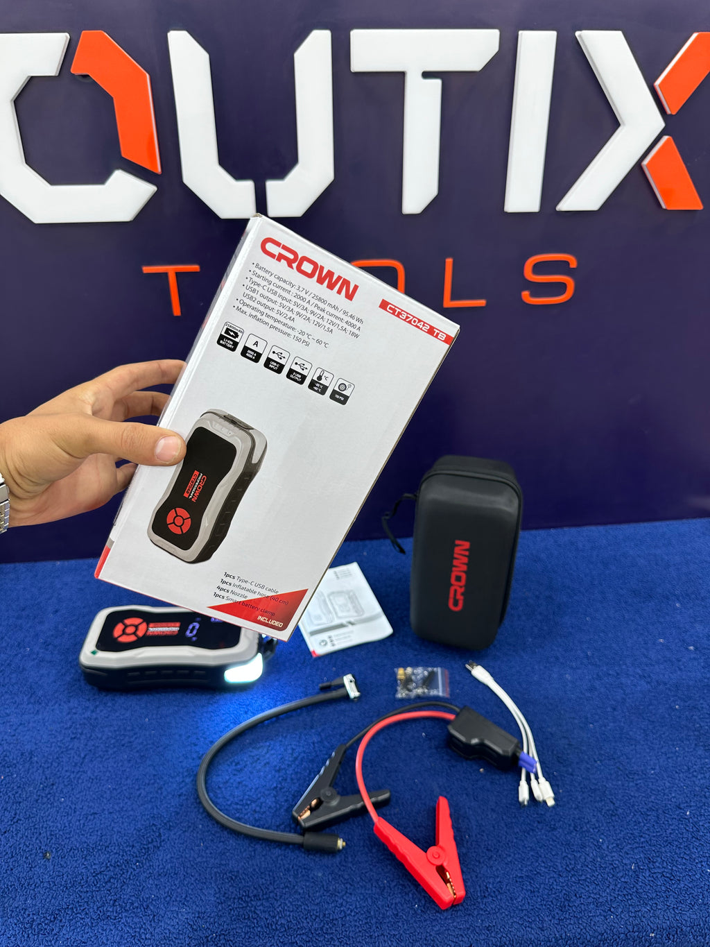 Compresseur Automobile 150 PSI et Booster de Batterie 25800mAh CROWN CT37042