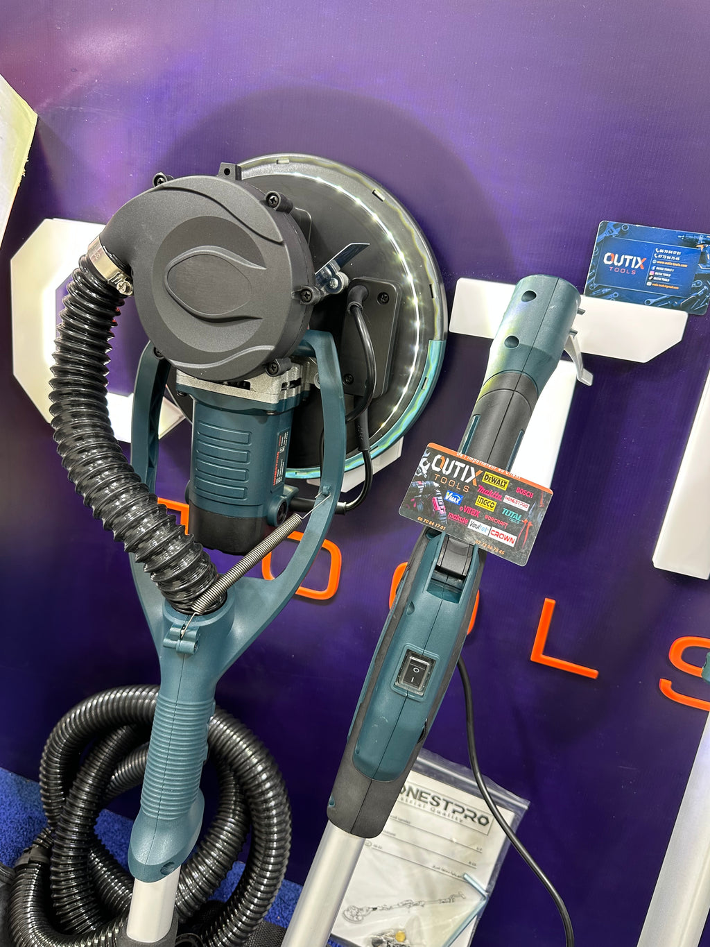 Ponceuse girafe 1050watt.    HONEST-PRO
