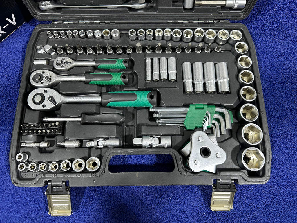 Caisse à outils 121 pièces CR-V