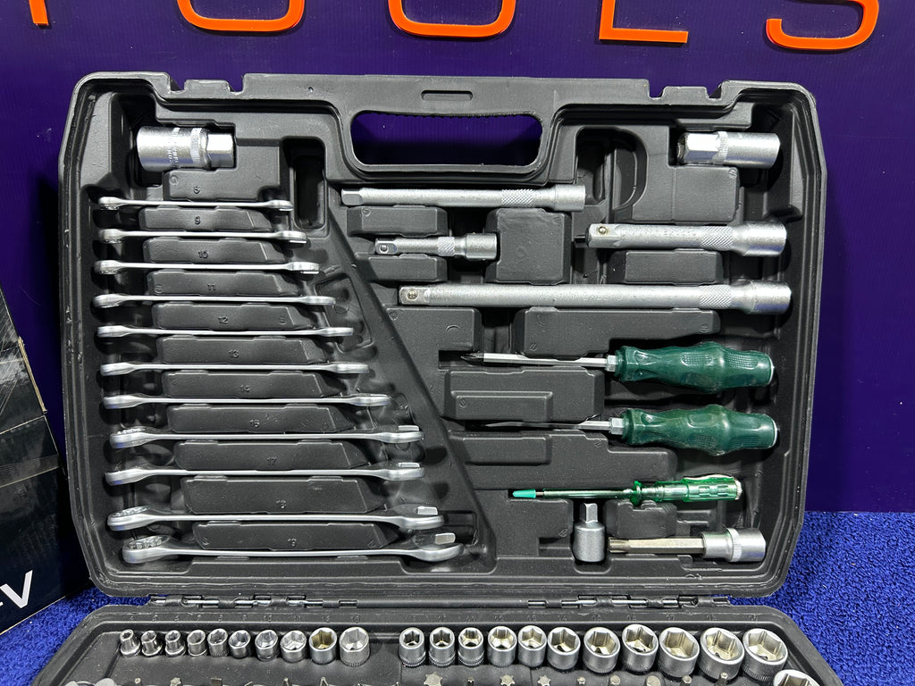 Caisse à outils 121 pièces CR-V